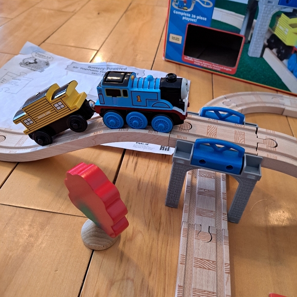 BATTERY OPERATED SIR TOPHAM HATT FIGURE 8 SET Thomas Train Wooden Railway - Picture 7 of 16